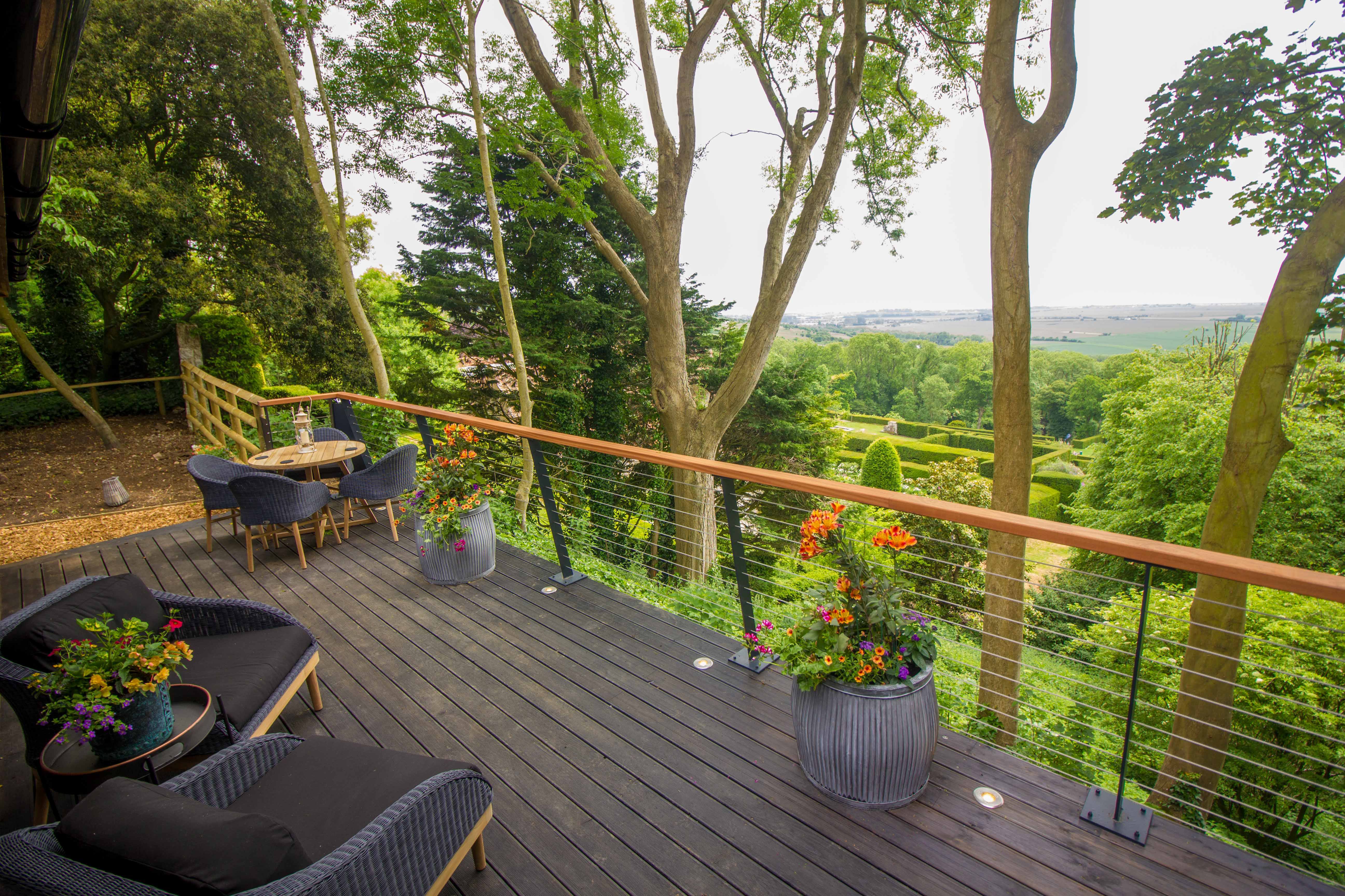 IMG_2942_SWEPT-BALCONY.jpg
