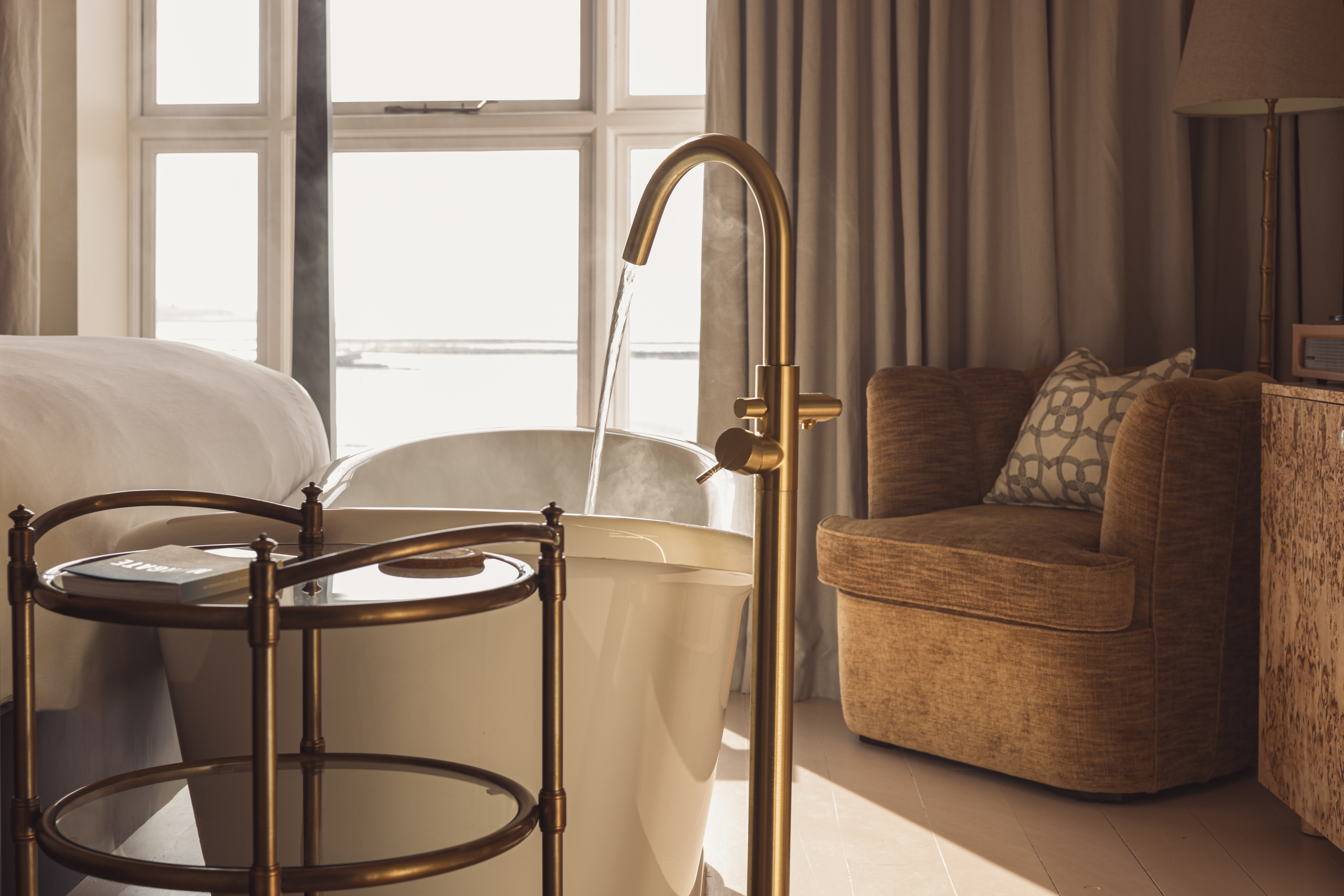 Rolltop bath in bedroom at No.42