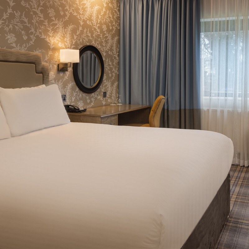 Bridgewood Manor hotel room