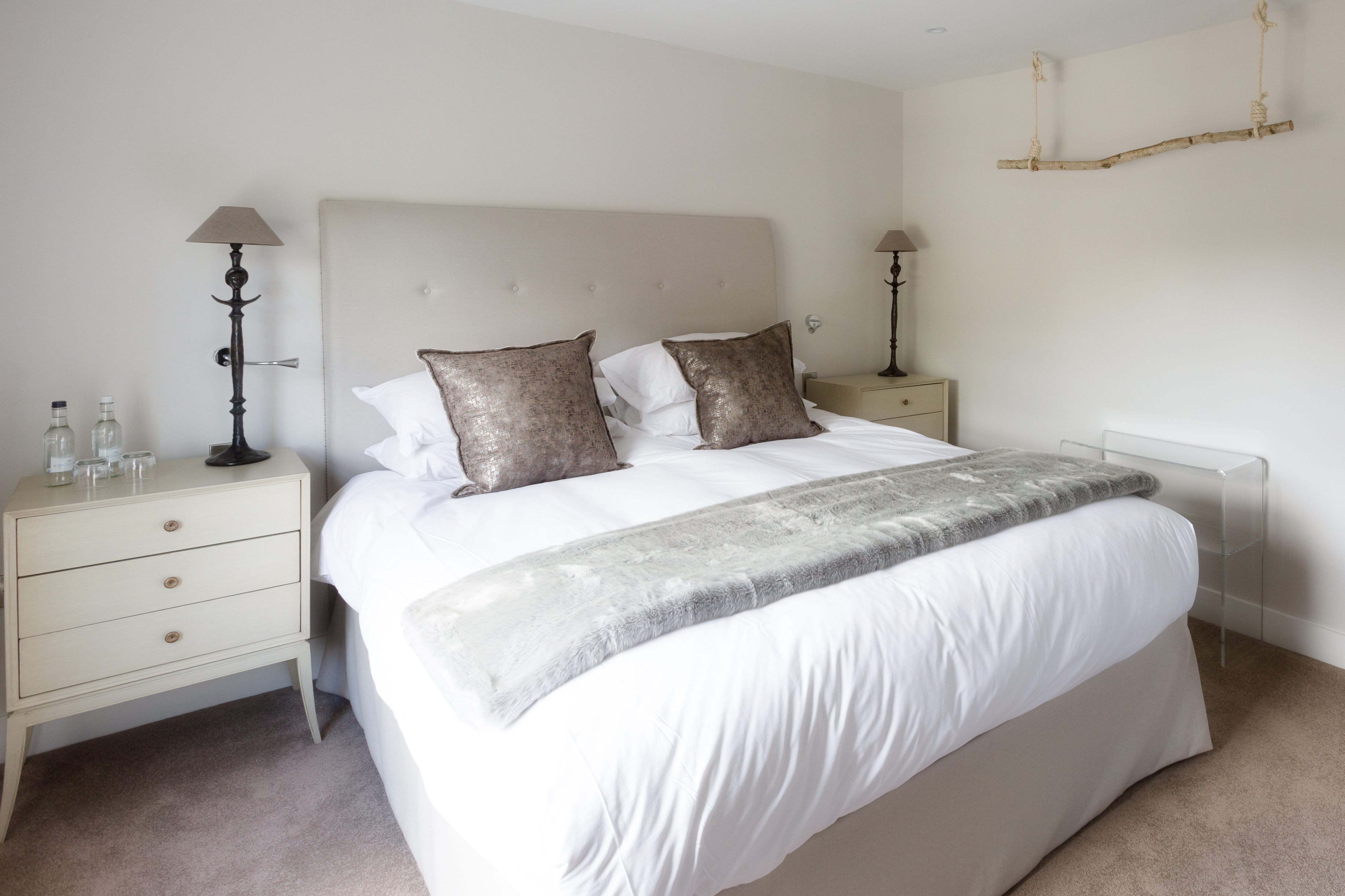 goudhurst-inn-bedroom.jpg
