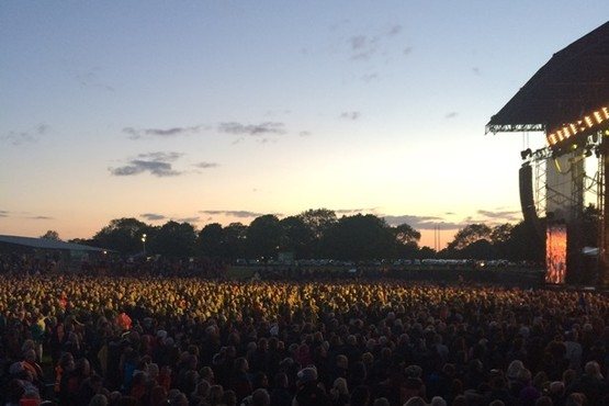 kent-event-centre-elton-with-lit-up-crowd.jpg