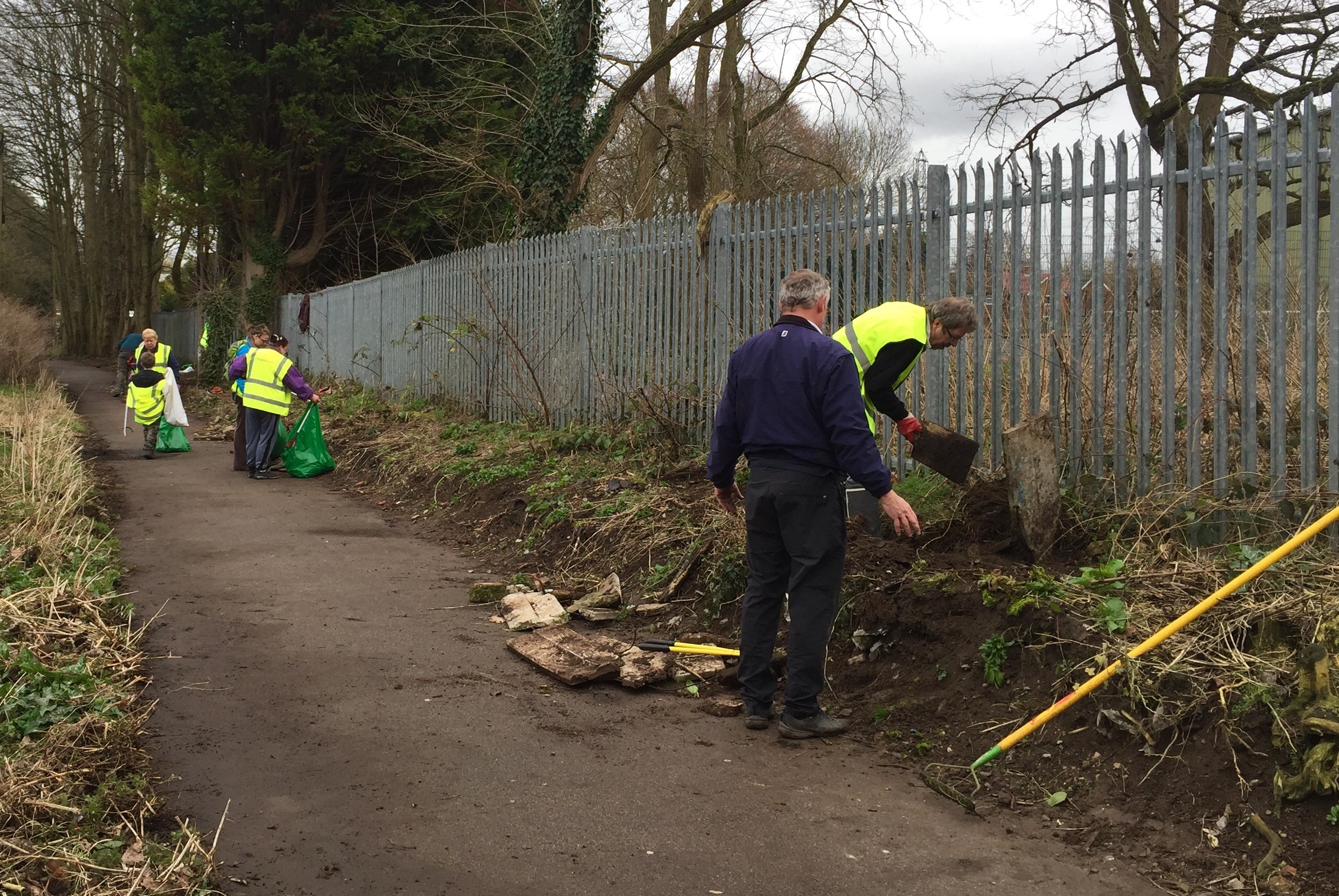 Clare-Lake-Volunteer-activity-4.jpg