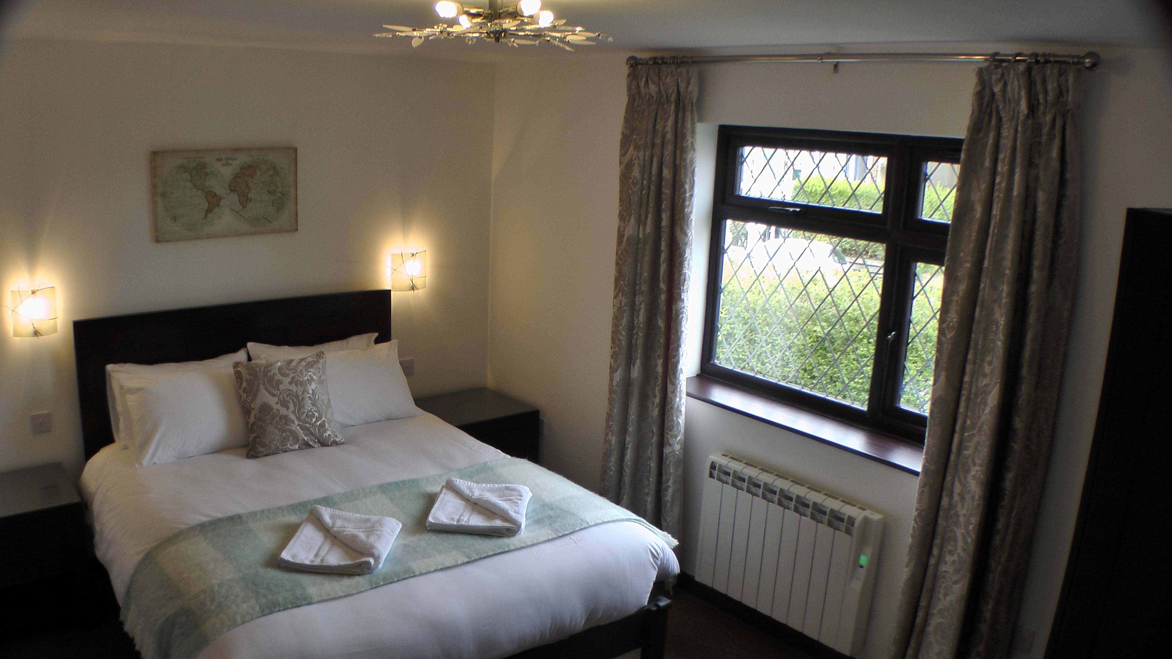 Bedroom S2770007.JPG