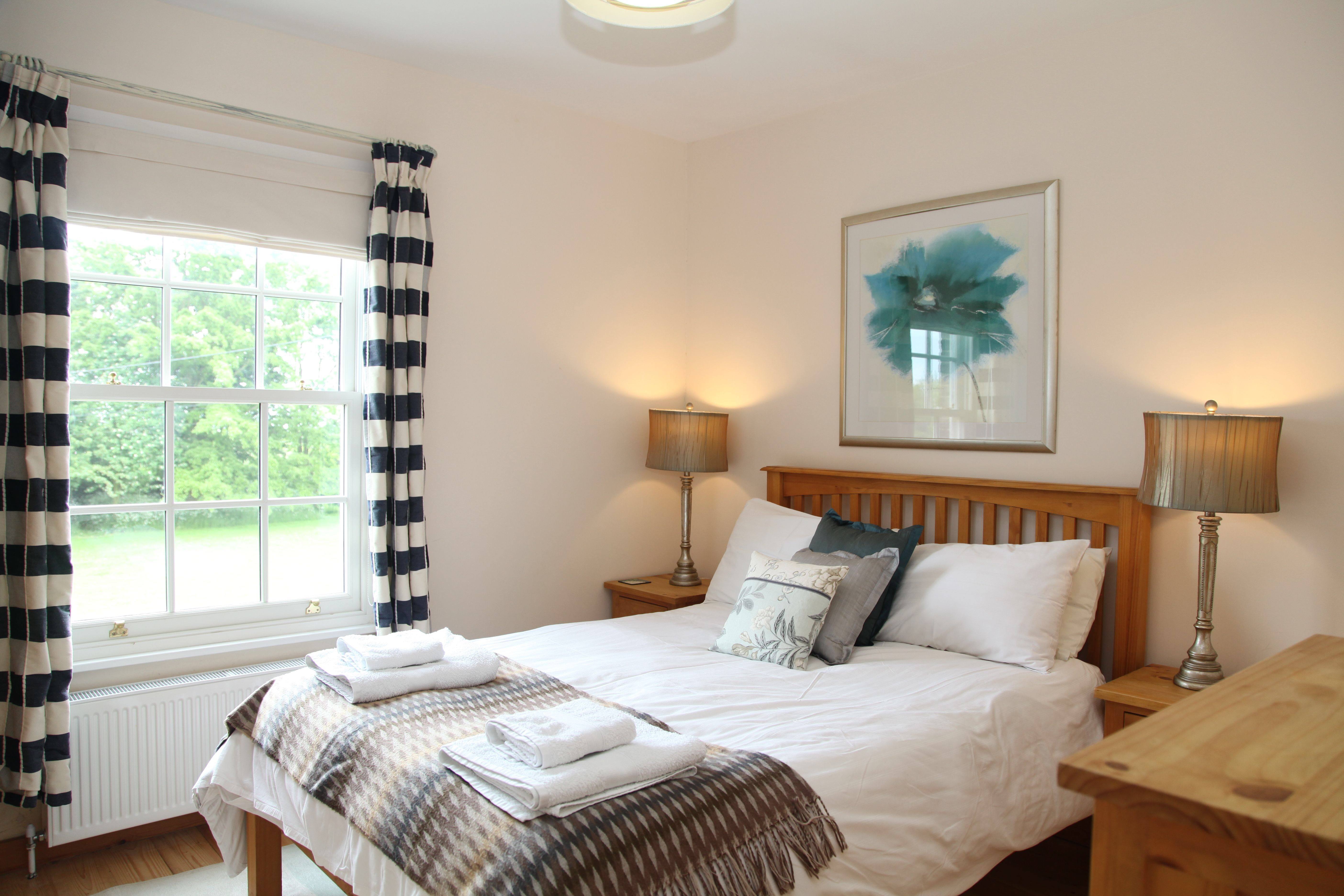 green-cottages-bedroom.jpg