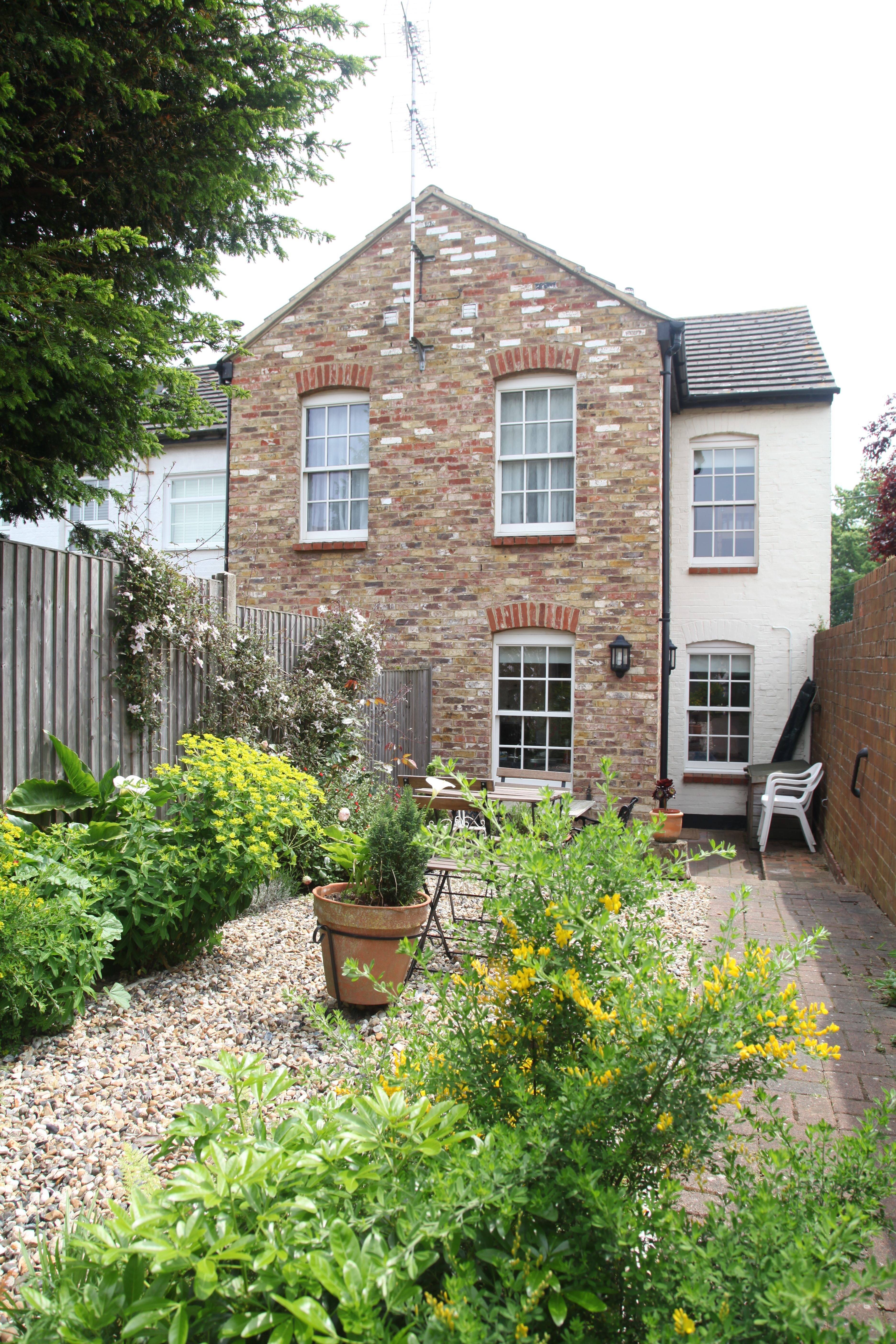 old-post-back-garden.jpg