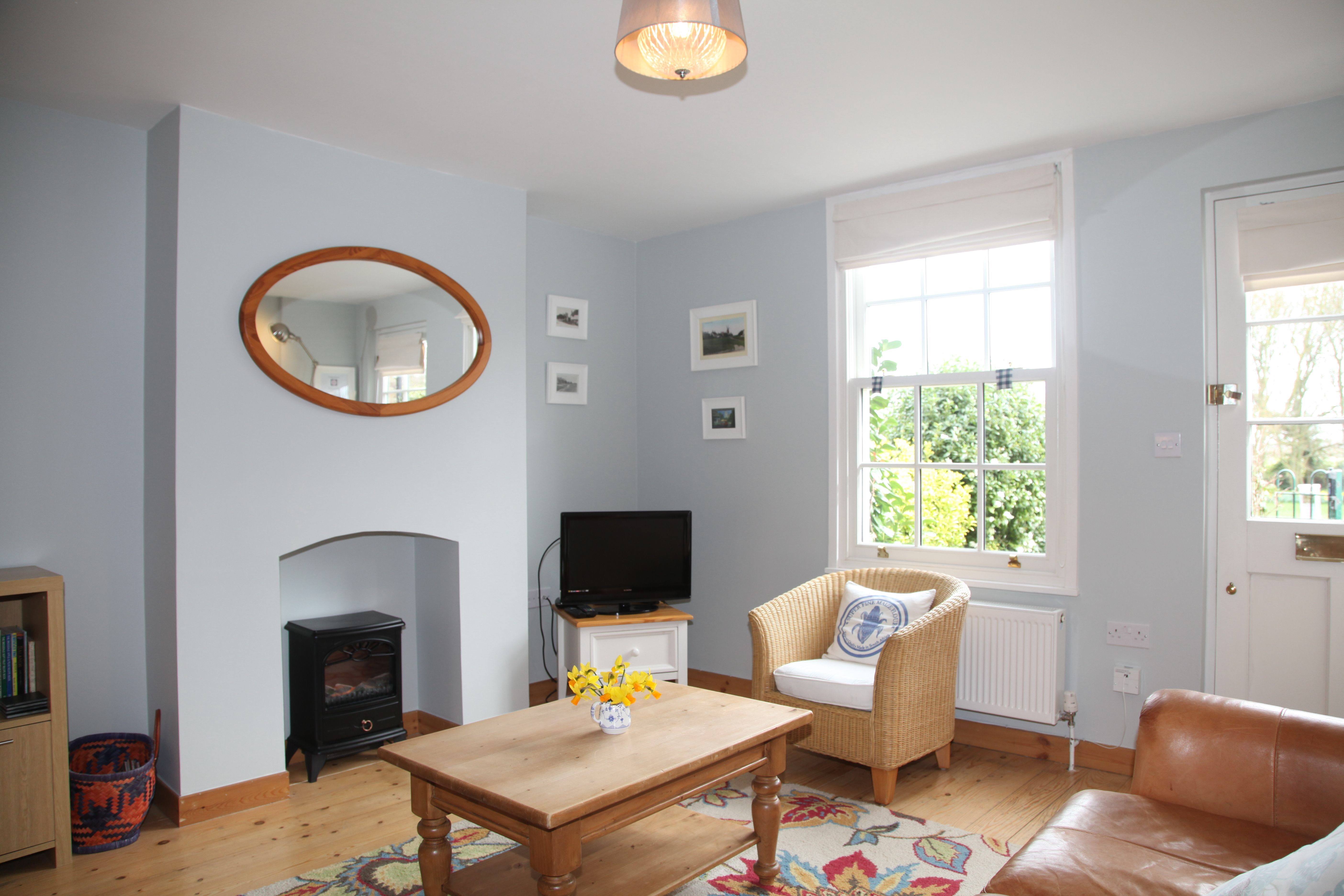 old-post-sitting-room-2.jpg