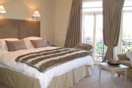 bell-hotel-bedroom-2.jpg
