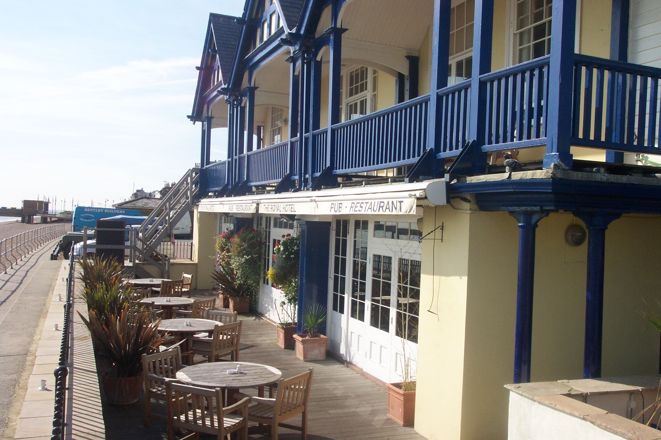 royal-hotel-deal-outside-area.jpg